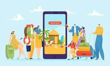 Nhóm người du lịch với vali đứng quanh điện thoại hiển thị trang đặt phòng trực tuyến với hình ảnh bungalow, biển và nút Book Now